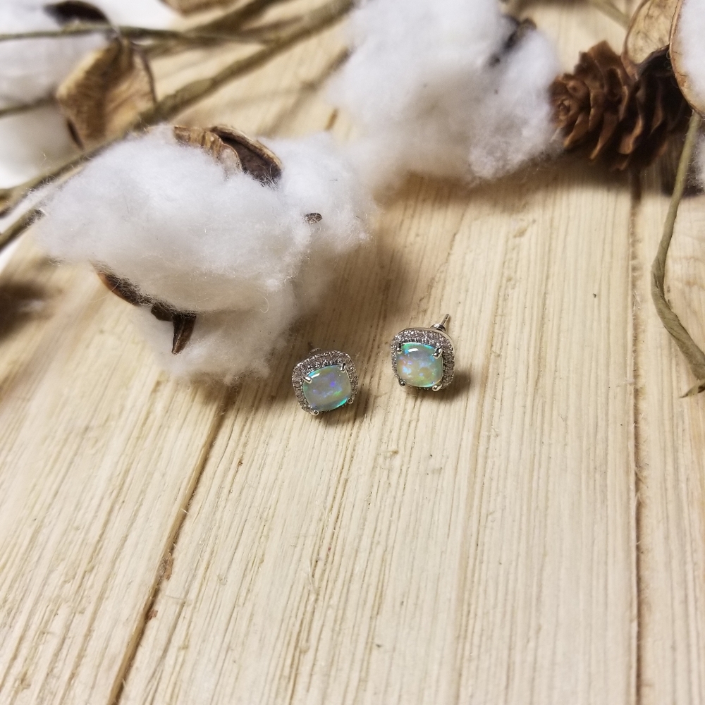 🌋🌋HOST PICK🌋🌋 Light Green GenuineOpal Cushion Cut Earrings in SILVER plating - Picture 12 of 13